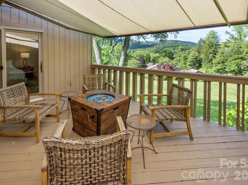 9 Ridge Terrace, Asheville, NC 28804.  MLS# CAR4394864, YatesRealty ID 32150. 