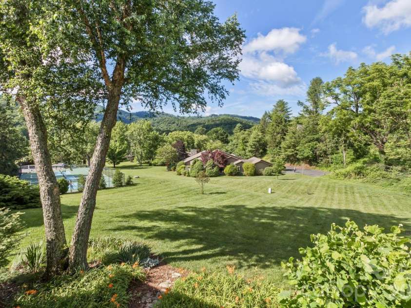 9 Ridge Terrace, Asheville, NC 28804.  MLS# CAR4394864, YatesRealty ID 32150. 