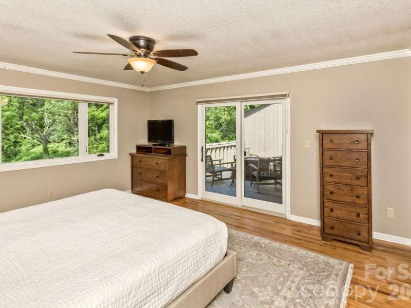 9 Ridge Terrace, Asheville, NC 28804.  MLS# CAR4394864, YatesRealty ID 32150. 