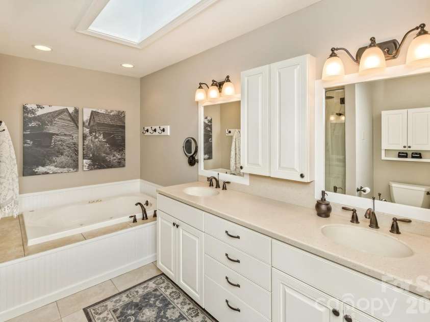 9 Ridge Terrace, Asheville, NC 28804.  MLS# CAR4394864, YatesRealty ID 32150. 