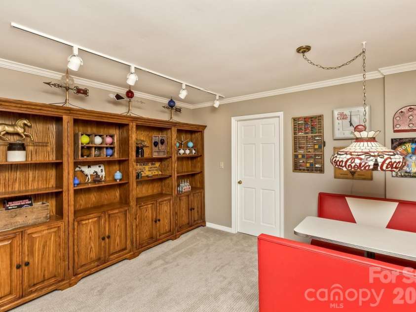 9 Ridge Terrace, Asheville, NC 28804.  MLS# CAR4394864, YatesRealty ID 32150. LOWER DEN -