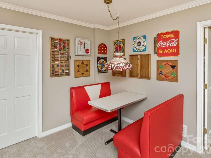 9 Ridge Terrace, Asheville, NC 28804.  MLS# CAR4394864, YatesRealty ID 32150. LOWER DEN AREA