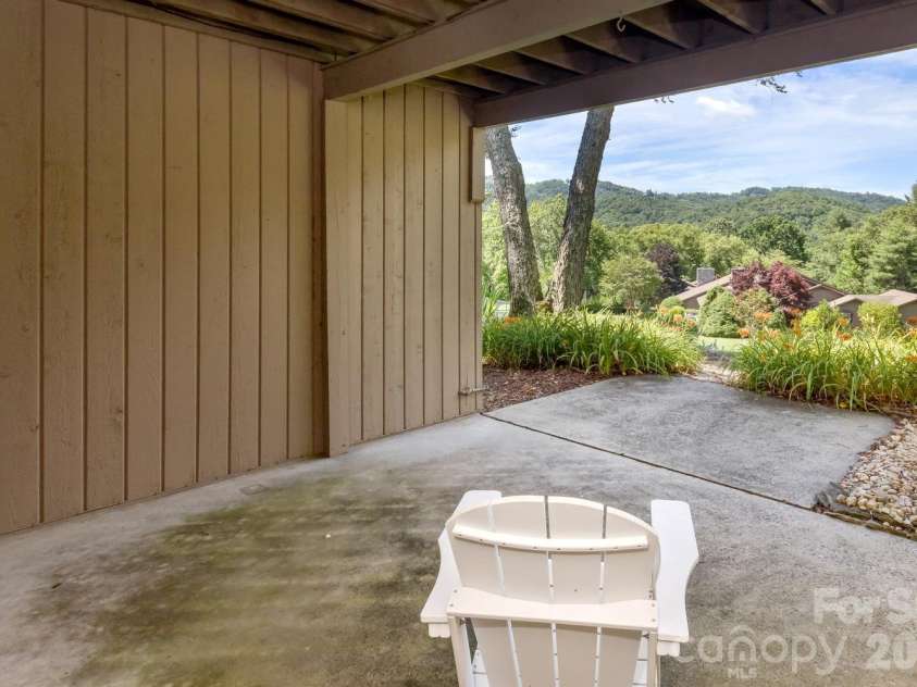 9 Ridge Terrace, Asheville, NC 28804.  MLS# CAR4394864, YatesRealty ID 32150. LOWER PATIO