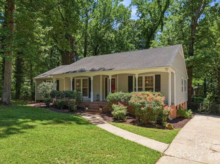 6109 Kingstree Drive, Charlotte, NC 28210.  MLS# CAR4391098, YatesRealty ID 32151. 