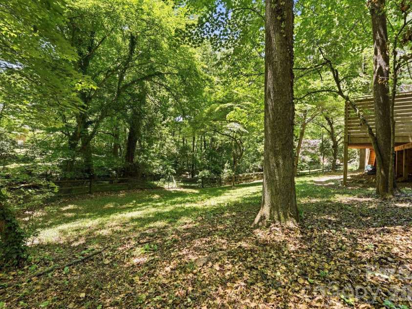 6109 Kingstree Drive, Charlotte, NC 28210.  MLS# CAR4391098, YatesRealty ID 32151. Backyard