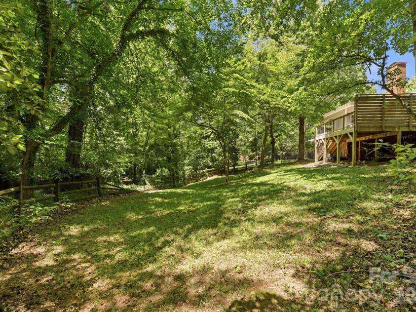6109 Kingstree Drive, Charlotte, NC 28210.  MLS# CAR4391098, YatesRealty ID 32151. Backyard