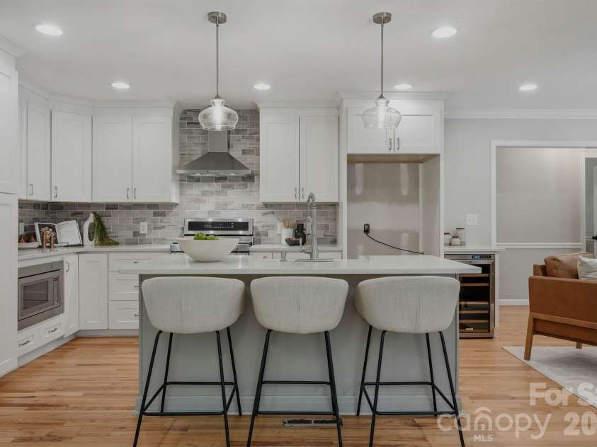 6109 Kingstree Drive, Charlotte, NC 28210.  MLS# CAR4391098, YatesRealty ID 32151. Kitchen