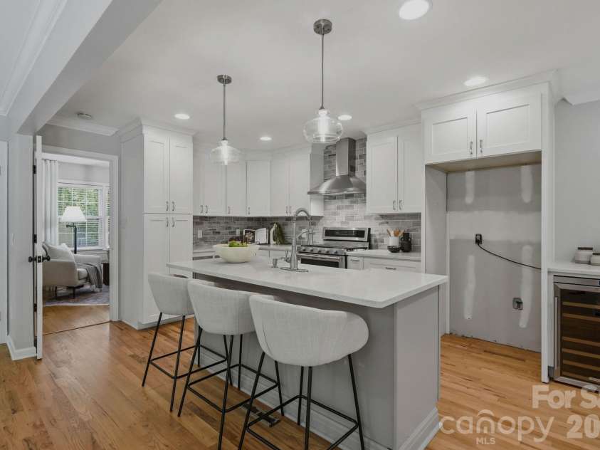 6109 Kingstree Drive, Charlotte, NC 28210.  MLS# CAR4391098, YatesRealty ID 32151. Kitchen