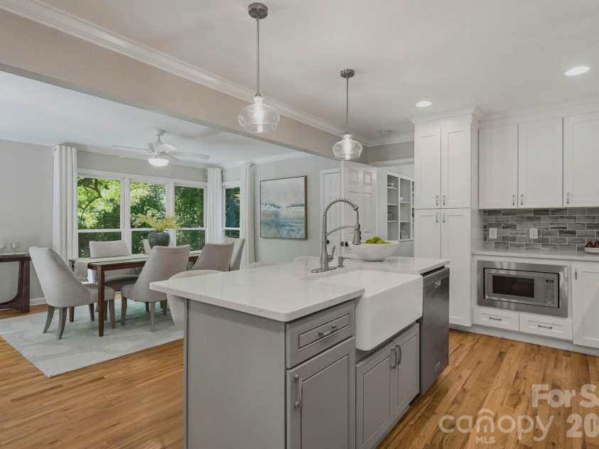 6109 Kingstree Drive, Charlotte, NC 28210.  MLS# CAR4391098, YatesRealty ID 32151. Kitchen