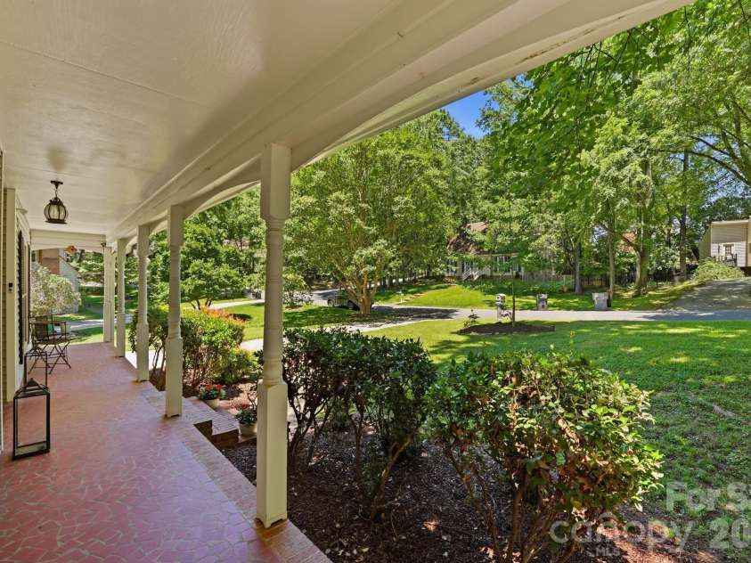 6109 Kingstree Drive, Charlotte, NC 28210.  MLS# CAR4391098, YatesRealty ID 32151. Large covered front porch