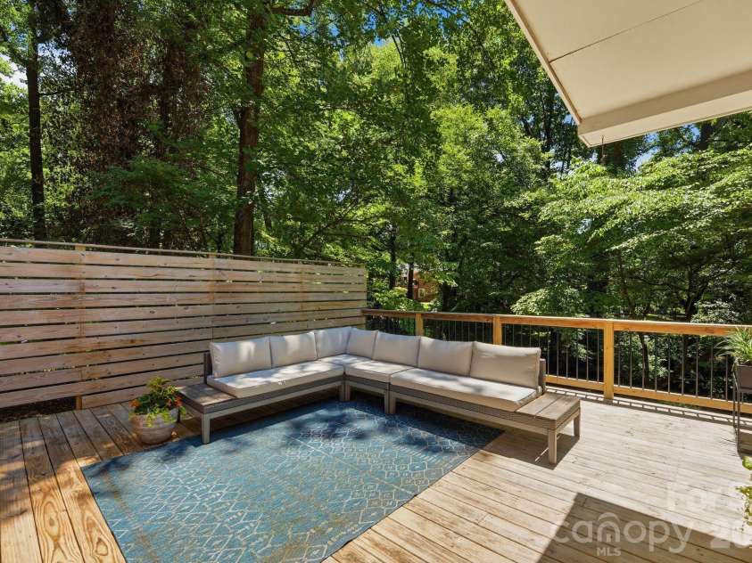 6109 Kingstree Drive, Charlotte, NC 28210.  MLS# CAR4391098, YatesRealty ID 32151. Oversized deck.