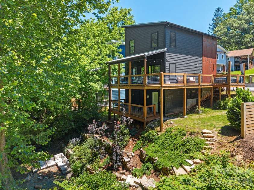 158 Simcoe Street, Asheville, NC 28806.  MLS# CAR4393424, YatesRealty ID 32152. 