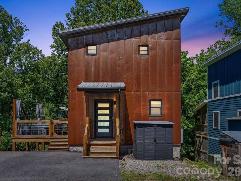 158 Simcoe Street, Asheville, NC 28806.  MLS# CAR4393424, YatesRealty ID 32152. 