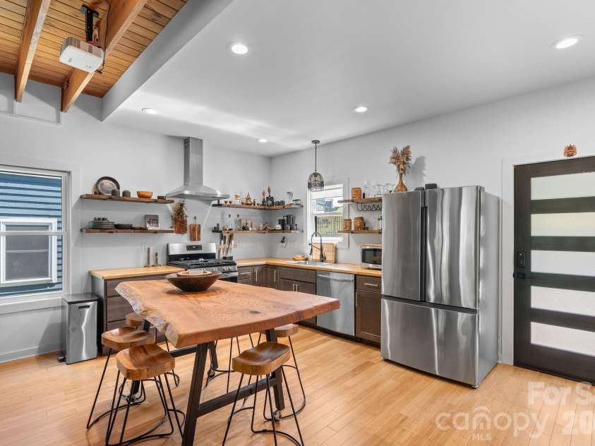 158 Simcoe Street, Asheville, NC 28806.  MLS# CAR4393424, YatesRealty ID 32152. 