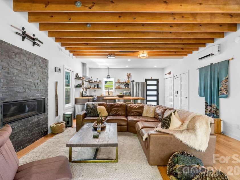 158 Simcoe Street, Asheville, NC 28806.  MLS# CAR4393424, YatesRealty ID 32152. 