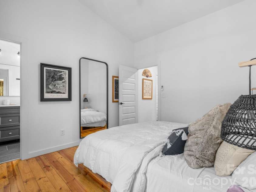 158 Simcoe Street, Asheville, NC 28806.  MLS# CAR4393424, YatesRealty ID 32152. 