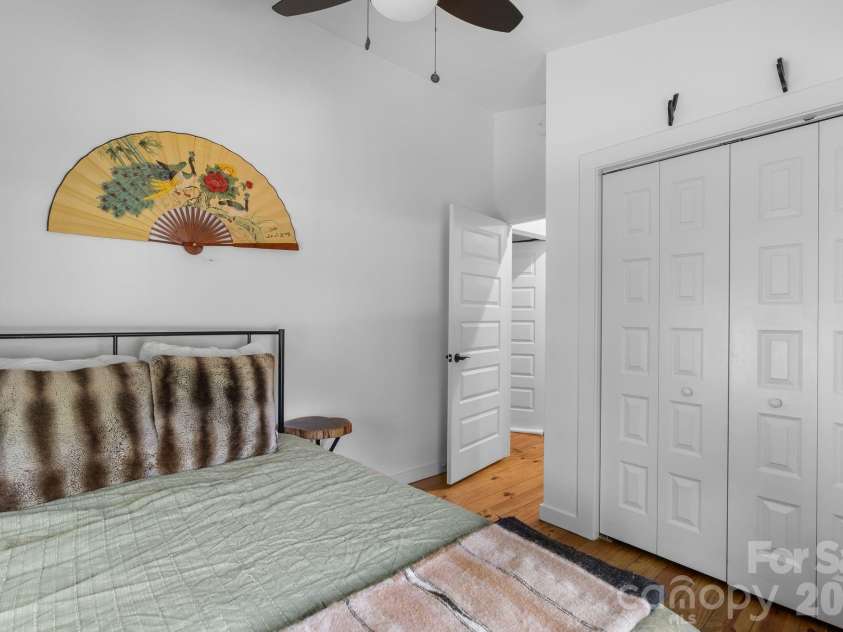 158 Simcoe Street, Asheville, NC 28806.  MLS# CAR4393424, YatesRealty ID 32152. 