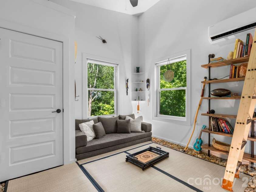 158 Simcoe Street, Asheville, NC 28806.  MLS# CAR4393424, YatesRealty ID 32152. 