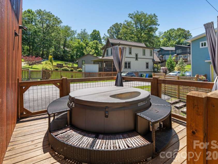 158 Simcoe Street, Asheville, NC 28806.  MLS# CAR4393424, YatesRealty ID 32152. 