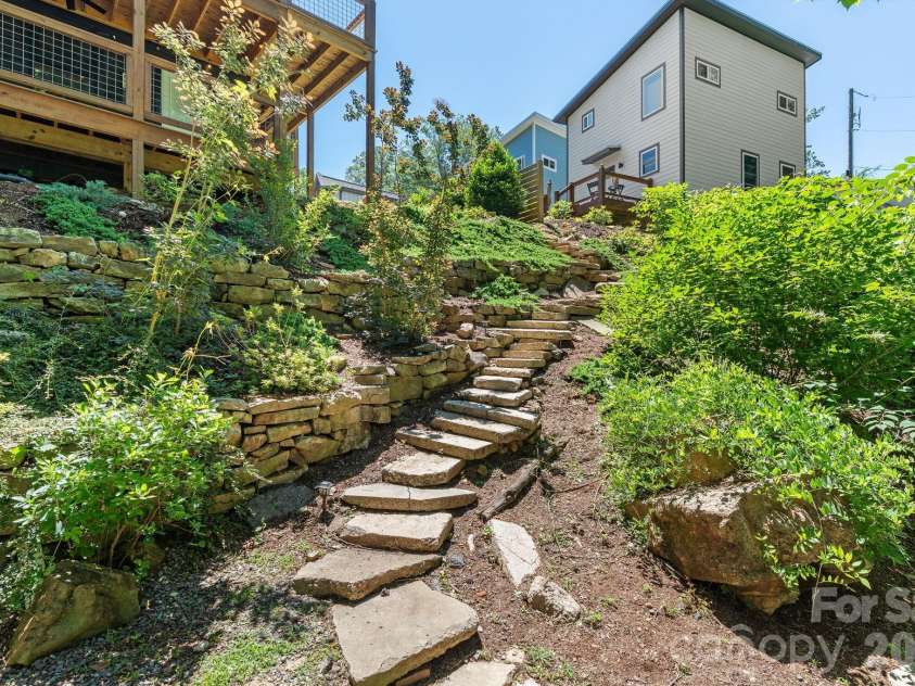 158 Simcoe Street, Asheville, NC 28806.  MLS# CAR4393424, YatesRealty ID 32152. 