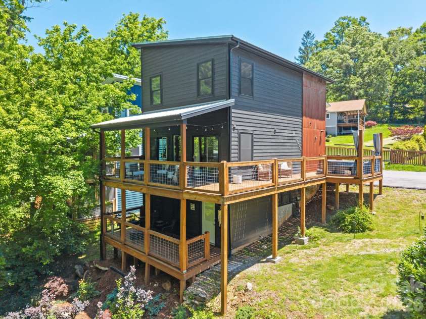 158 Simcoe Street, Asheville, NC 28806.  MLS# CAR4393424, YatesRealty ID 32152. 