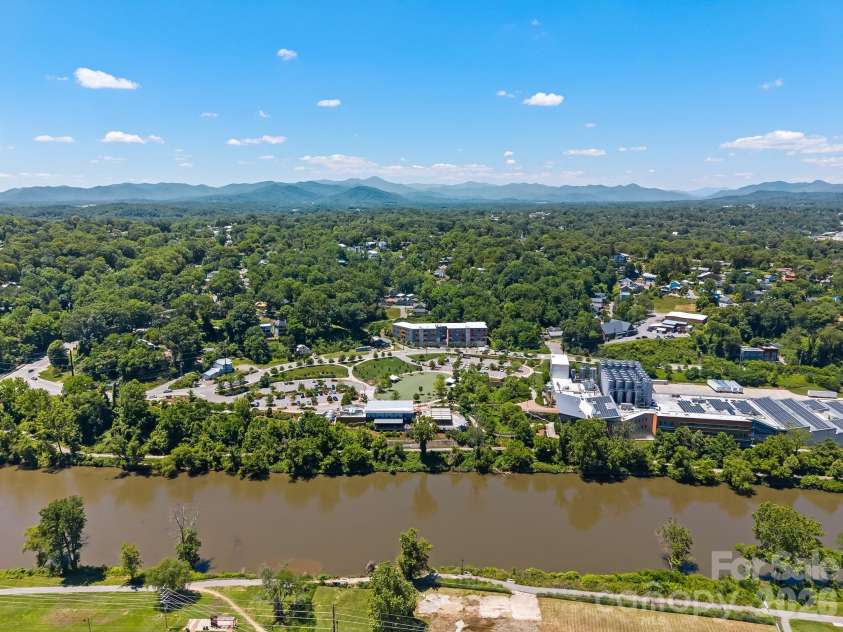 158 Simcoe Street, Asheville, NC 28806.  MLS# CAR4393424, YatesRealty ID 32152. 