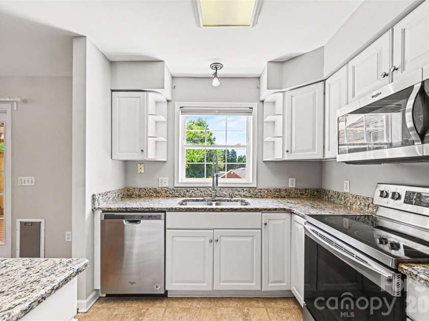113 Heather Glen Lane, Belmont, NC 28012.  MLS# CAR4389922, YatesRealty ID 32153. 