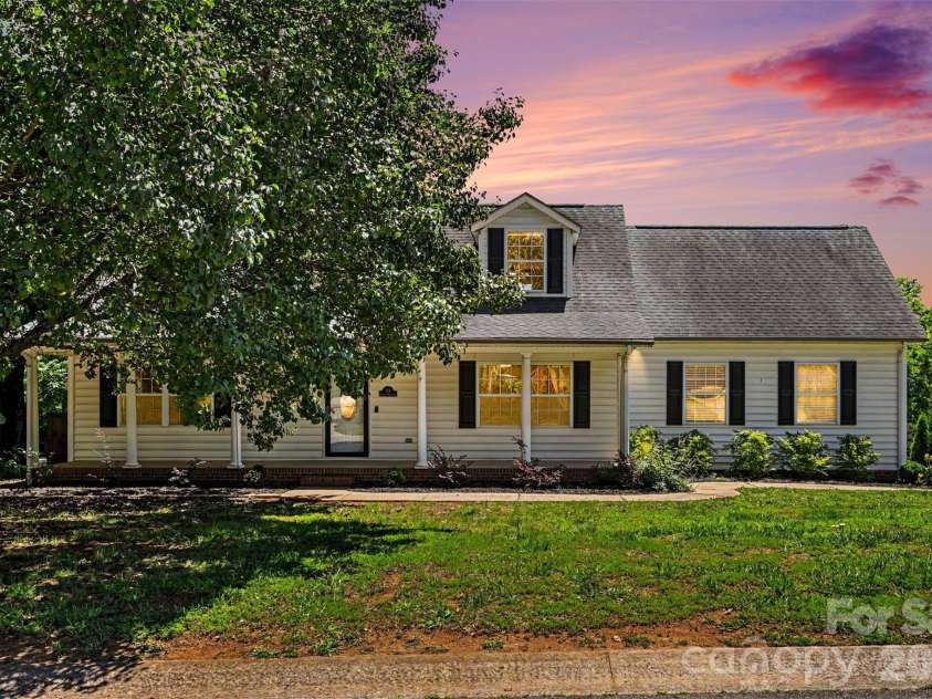 113 Heather Glen Lane, Belmont, NC 28012.  MLS# CAR4389922, YatesRealty ID 32153. 