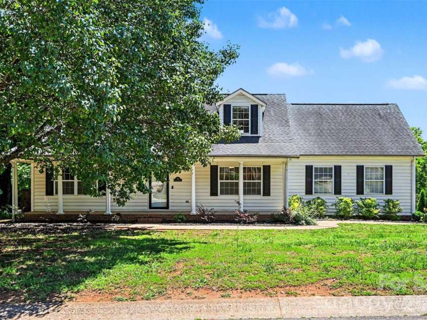 113 Heather Glen Lane, Belmont, NC 28012.  MLS# CAR4389922, YatesRealty ID 32153. 