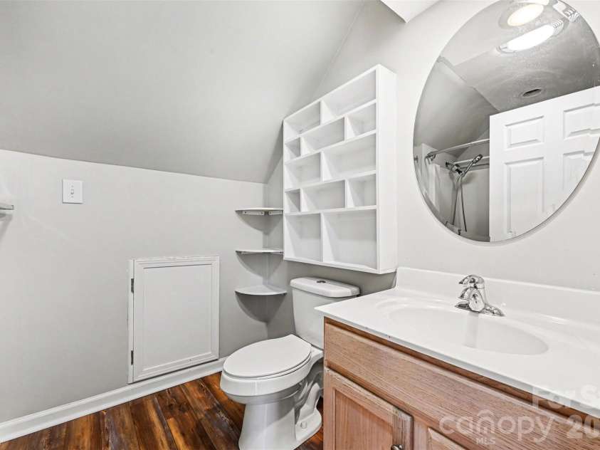 113 Heather Glen Lane, Belmont, NC 28012.  MLS# CAR4389922, YatesRealty ID 32153. Bathroom 2 upstairs