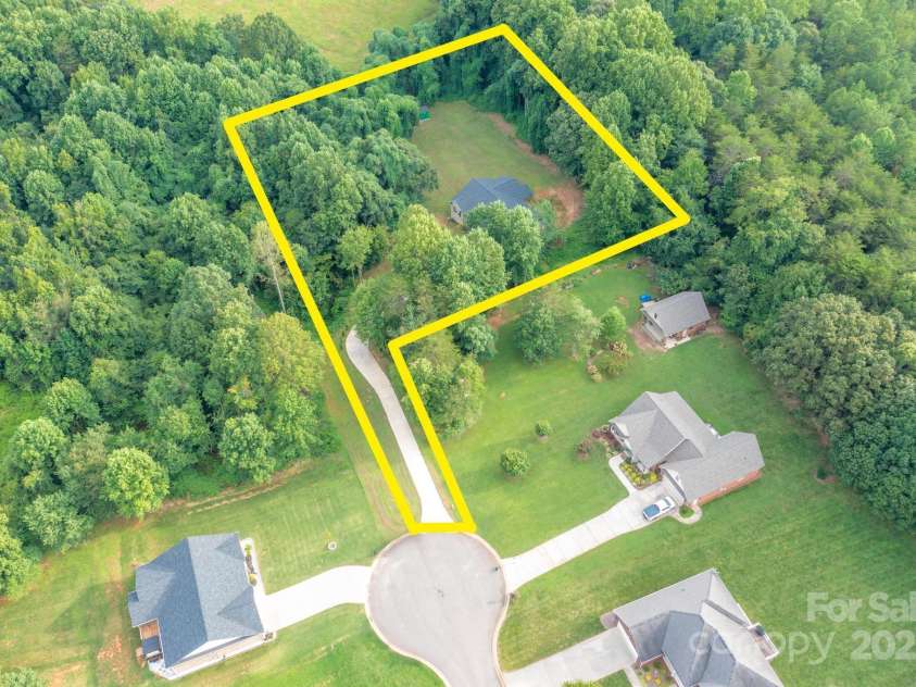 152 Postell Drive, Statesville, NC 28625.  MLS# CAR4291708, YatesRealty ID 32155. 