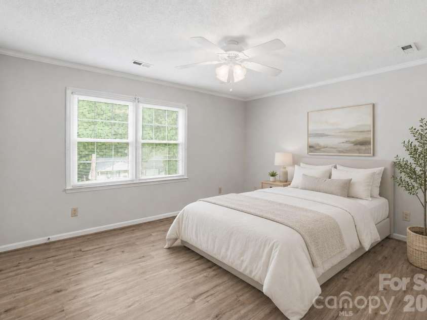 618 Tryon Place, Gastonia, NC 28054.  MLS# CAR4392870, YatesRealty ID 32155. 