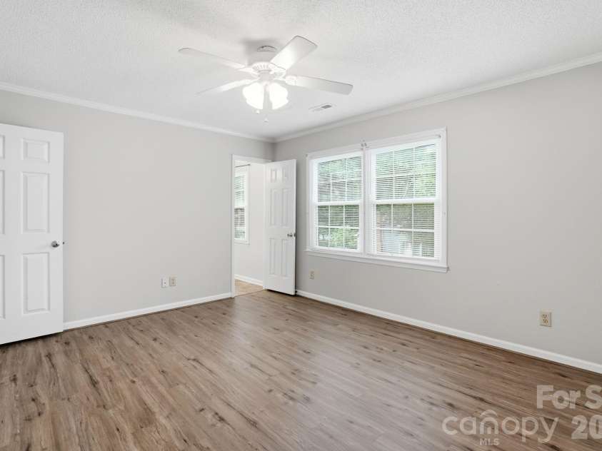 618 Tryon Place, Gastonia, NC 28054.  MLS# CAR4392870, YatesRealty ID 32155. 