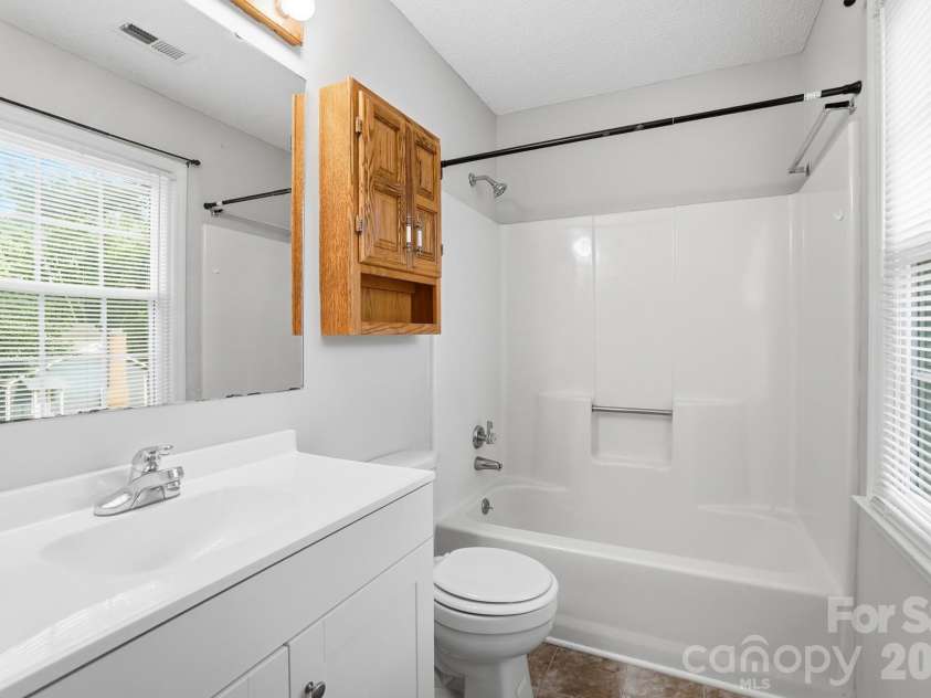618 Tryon Place, Gastonia, NC 28054.  MLS# CAR4392870, YatesRealty ID 32155. 