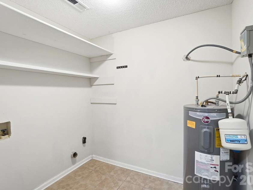 618 Tryon Place, Gastonia, NC 28054.  MLS# CAR4392870, YatesRealty ID 32155. 