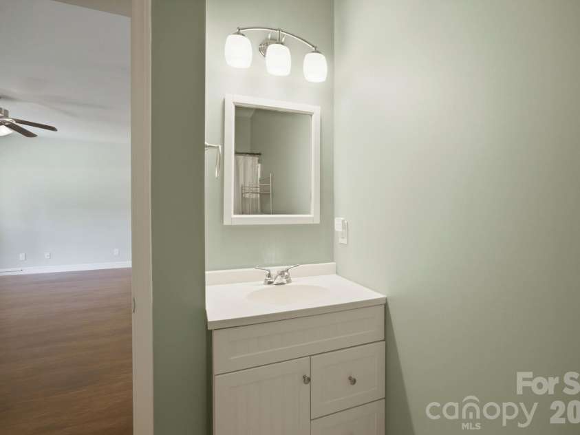 3953 Will Proctor Street, Denver, NC 28037.  MLS# CAR4394356, YatesRealty ID 32156. Guest Bath