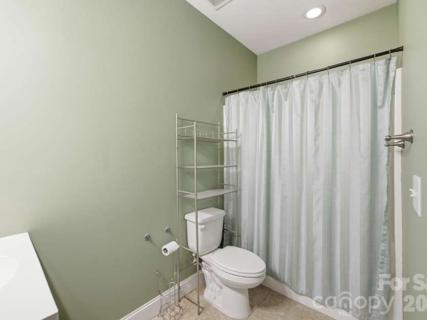 3953 Will Proctor Street, Denver, NC 28037.  MLS# CAR4394356, YatesRealty ID 32156. Guest Bath