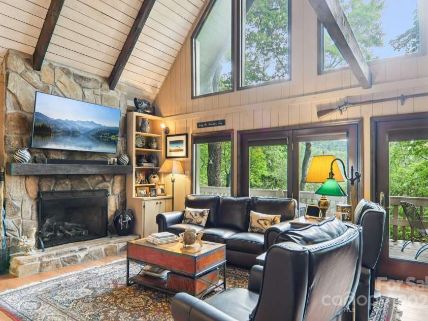 19 High Terrain Drive, Burnsville, NC 28714.  MLS# CAR4292029, YatesRealty ID 32157. 