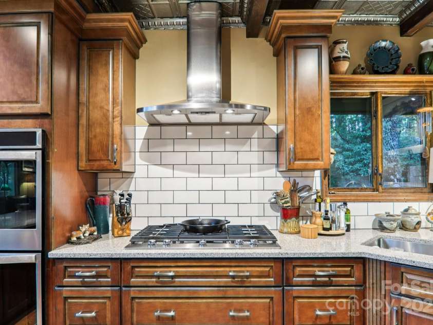 19 High Terrain Drive, Burnsville, NC 28714.  MLS# CAR4292029, YatesRealty ID 32157. 