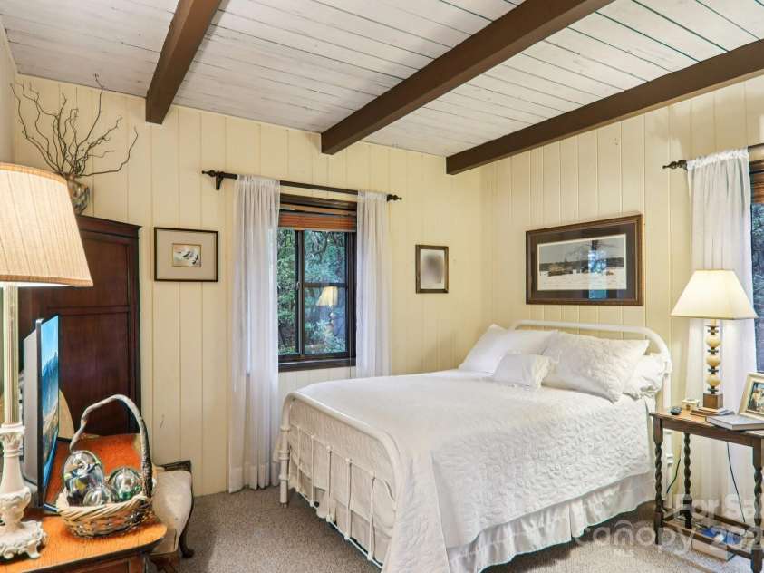 19 High Terrain Drive, Burnsville, NC 28714.  MLS# CAR4292029, YatesRealty ID 32157. 