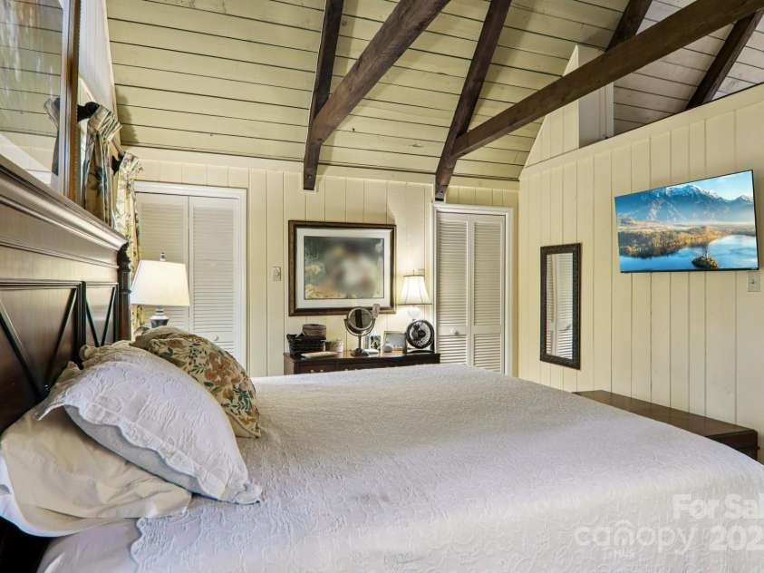 19 High Terrain Drive, Burnsville, NC 28714.  MLS# CAR4292029, YatesRealty ID 32157. 