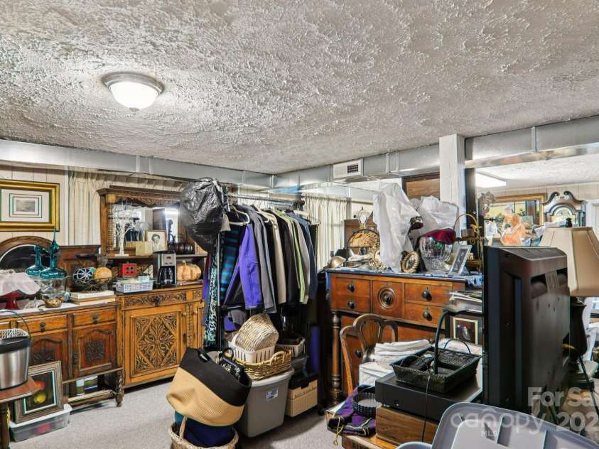 19 High Terrain Drive, Burnsville, NC 28714.  MLS# CAR4292029, YatesRealty ID 32157. 