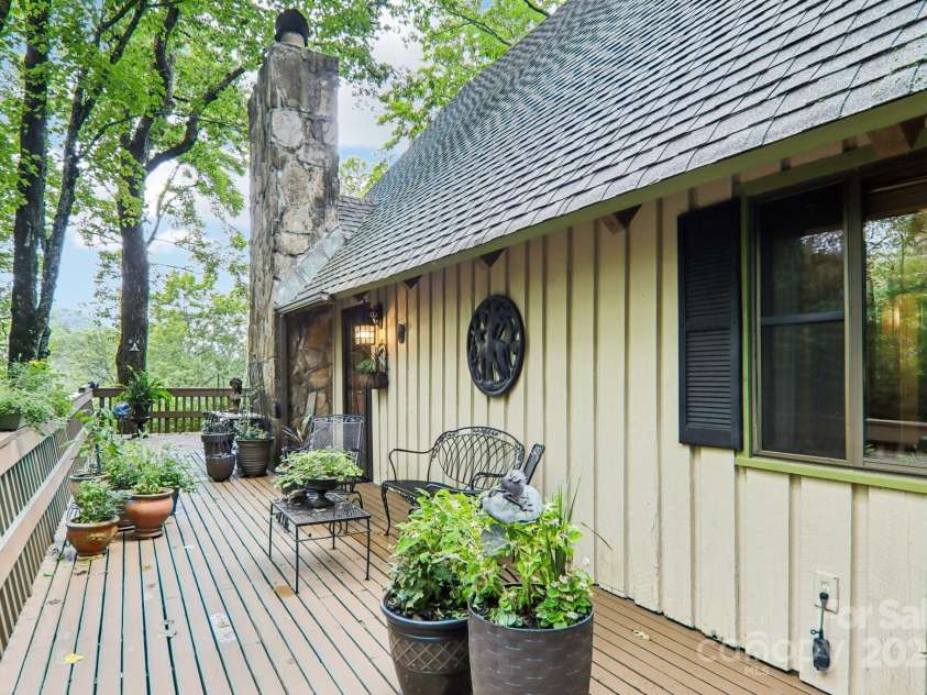 19 High Terrain Drive, Burnsville, NC 28714.  MLS# CAR4292029, YatesRealty ID 32157. 