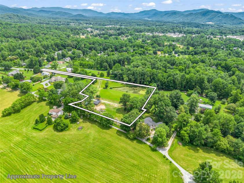 54 Old Lime Kiln Road, Arden, NC 28704.  MLS# CAR4394473, YatesRealty ID 32159. 