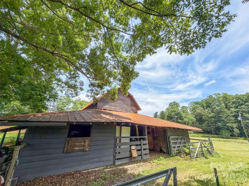 54 Old Lime Kiln Road, Arden, NC 28704.  MLS# CAR4394473, YatesRealty ID 32159. 