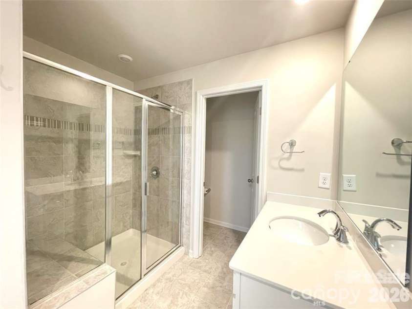 14051 Martin hill Way, Charlotte, NC 28277.  MLS# CAR4378457, YatesRealty ID 32160. Guest bathroom