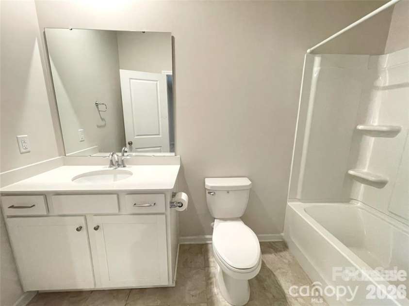 14051 Martin hill Way, Charlotte, NC 28277.  MLS# CAR4378457, YatesRealty ID 32160. Upper full Bath