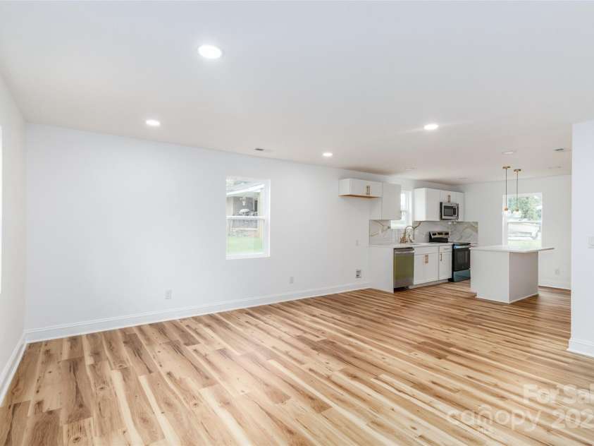 317 High Street, Lincolnton, NC 28092.  MLS# CAR4292508, YatesRealty ID 32160. 