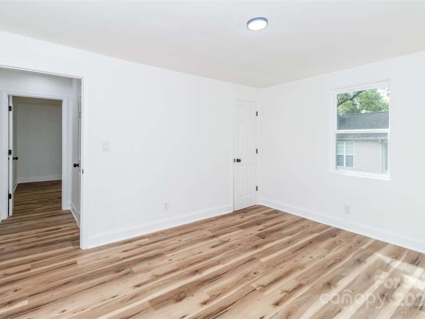 317 High Street, Lincolnton, NC 28092.  MLS# CAR4292508, YatesRealty ID 32160. 