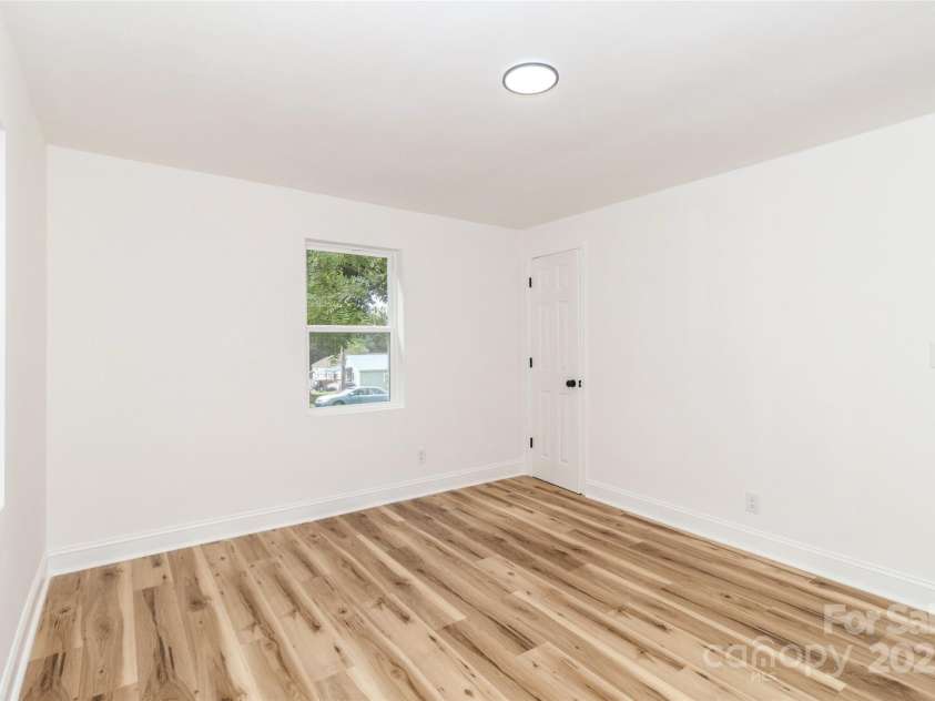 317 High Street, Lincolnton, NC 28092.  MLS# CAR4292508, YatesRealty ID 32160. 